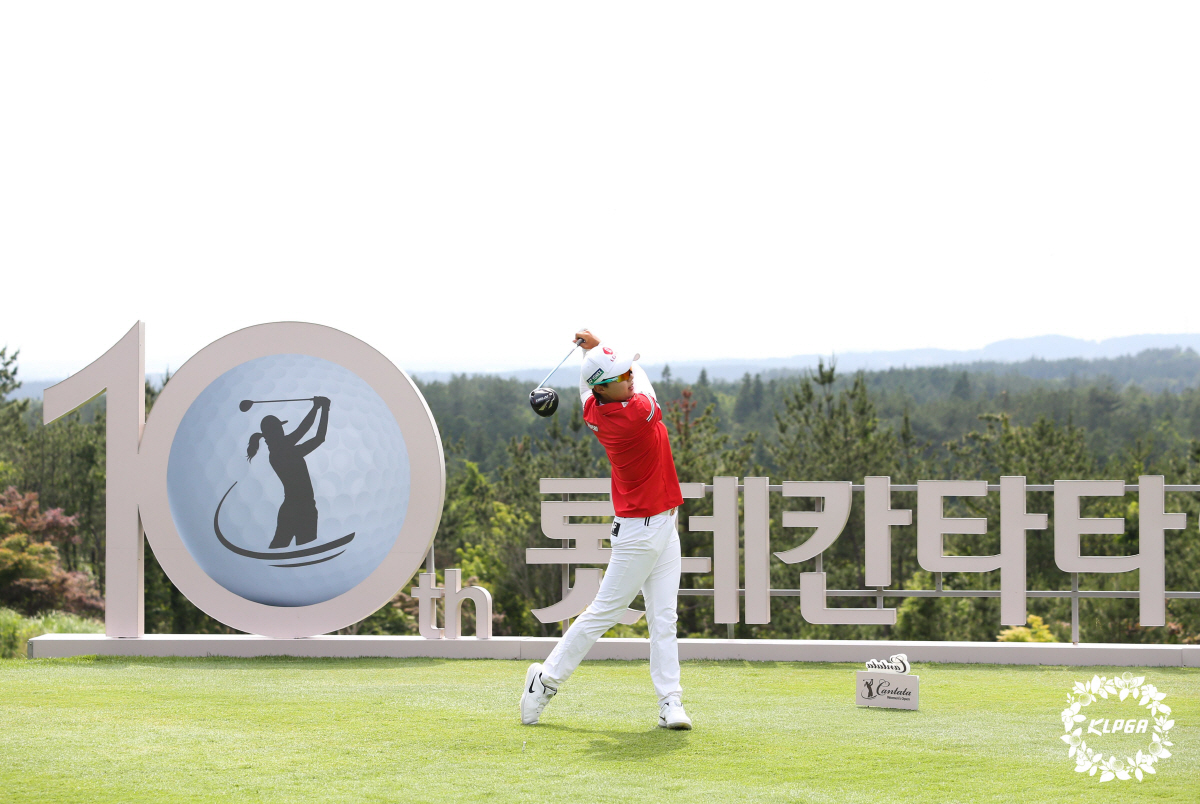 18번홀 티샷하는 김효주 (서울=연합뉴스) 7일 제주 서귀포 롯데 스카이힐 제주CC에서 열린 '제10회 롯데 칸타타 여자오픈' FR에서 김효주가 18번홀 티샷을 날리고 있다. 2020.6.7 [KLPGA 제공. 재판매 및 DB 금지] photo@yna.co.kr(끝)