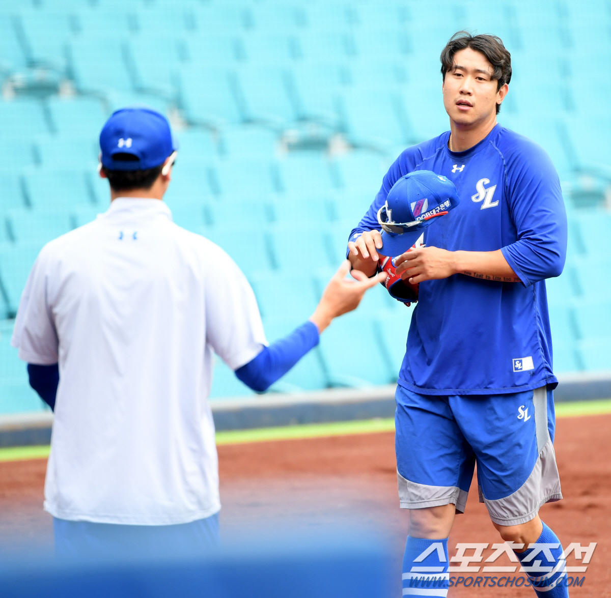 LG 트윈스와 삼성 라이온즈의 2020 KBO 리그 경기가 5일 대구 삼성라이온즈 파크에서 열릴 예정이다. 경기 전 훈련을 마친 삼성 김동엽이 덕아웃으로 향하고 있다. 대구=허상욱 기자 wook@sportschosun.com/2020.07.05/