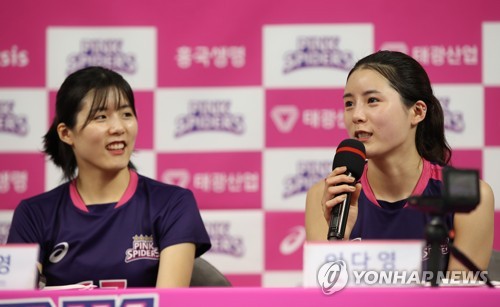 (용인=연합뉴스) 박동주 기자 = 이다영이 29일 경기도 용인 흥국생명 연수원에서 취재진과 인터뷰하고 있다. 2020.7.29 pdj6635@yna.co.kr