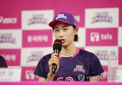 (용인=연합뉴스) 박동주 기자 = 김연경이 29일 경기도 용인 흥국생명 연수원에서 취재진과 인터뷰하고 있다. 2020.7.29 pdj6635@yna.co.kr