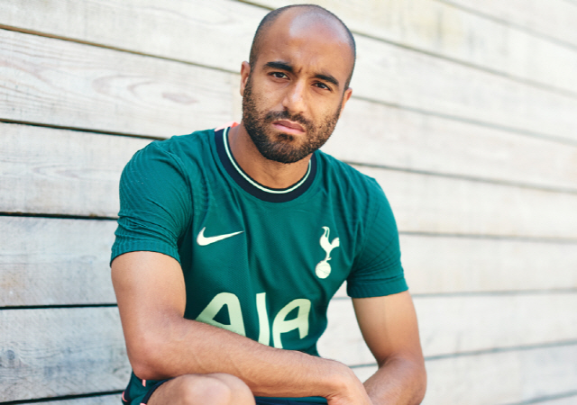 토트넘 어웨이 유니폼 입은 모우라 캡처=토트넘 구단 SNS