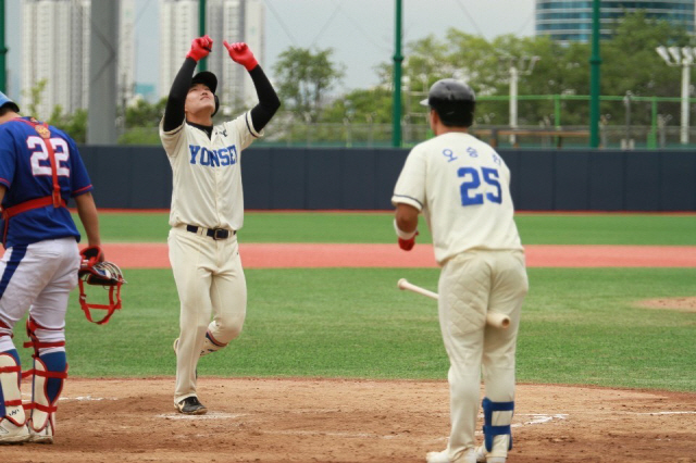 홈런 치고 세리머니