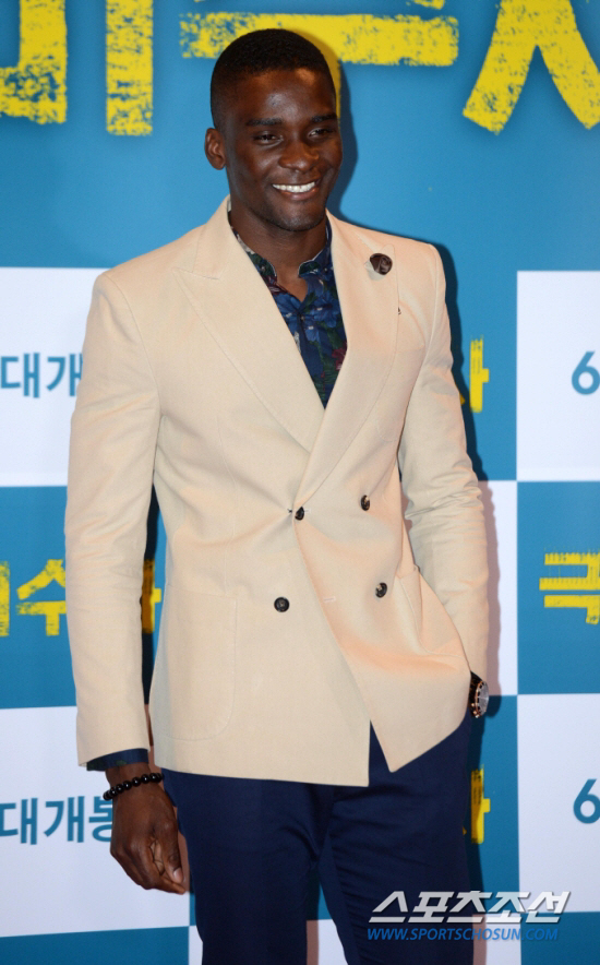 [단독] 샘 오취리, '흑인 패러디' 비난하면서 본인은 '동양인 비하' 논란