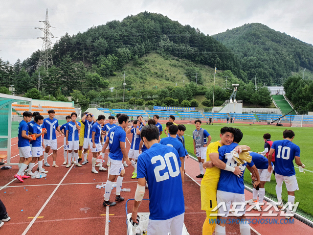'숨막혔던 대접전' 연세대, 용인대 꺾고 19년만에 추계연맹전 우승