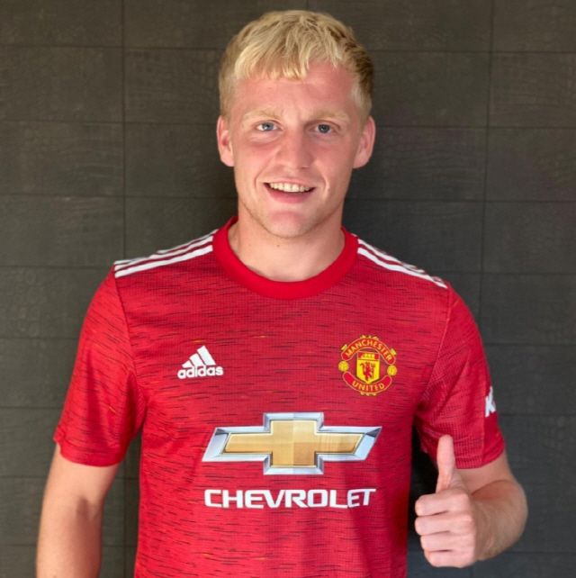 맨유로 이적한 판더빅 캡처=맨유 구단 SNS