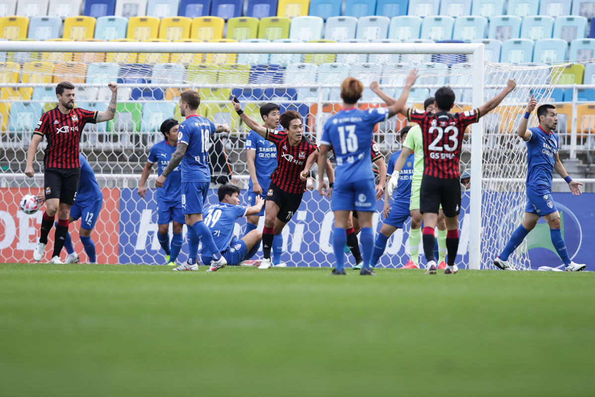 '타가트 해트트릭!'수원, 5년 5개월만에 슈퍼매치 징크스 격파…3대1승[현장리뷰]