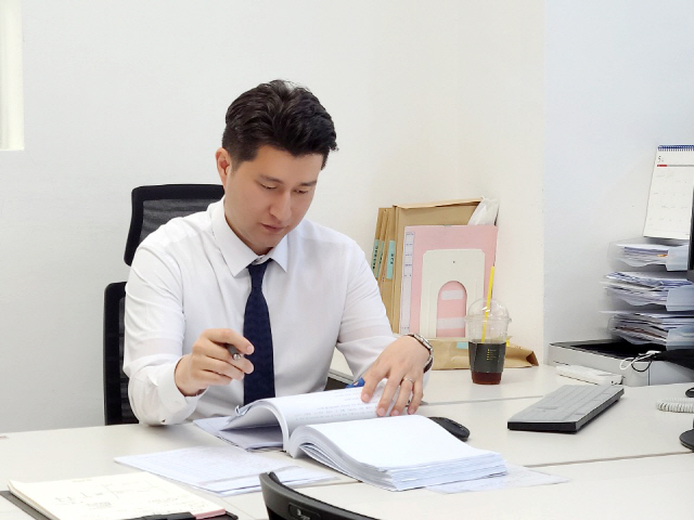 수원변호사, "코로나19 속 경영악화 속 업무상횡령 연루 시 정확한 법률 조력 필수적" 강조