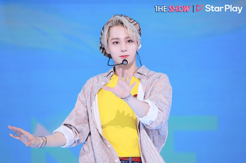 원어스 환웅, ‘베레모가 잘 어울리는 아이돌’ 투표에서 1위 차지