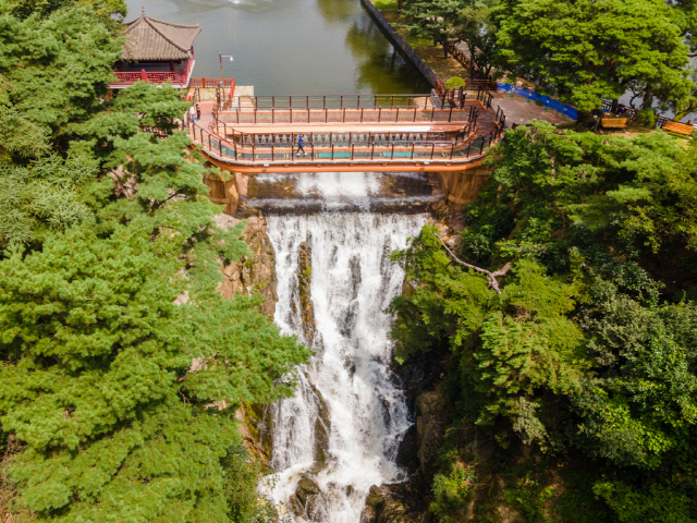 ◇하늘에서 내려다본 유리전망대와 용추폭포