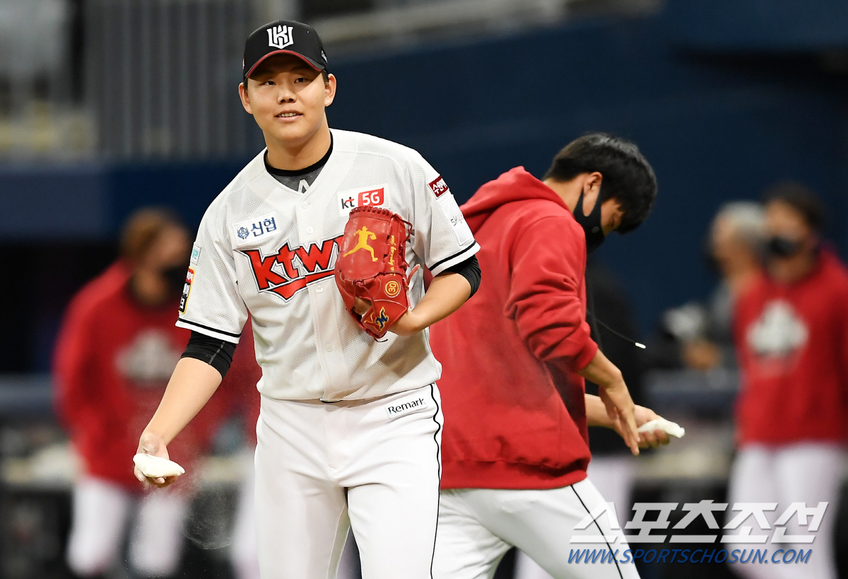 [SC스토리] ‘괴물 신인’ KT 소형준의 빛났던 가을 야구 첫 등판