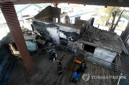 연평도 안보교육장에 당시 포격으로 폐허가 된 가옥들이 보존돼 있다. [연합뉴스 자료사진]