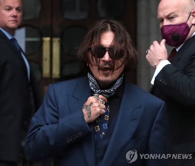 `전처 폭행 재판` 조니 뎁 2심에 불복…"비뚤어진 판결"