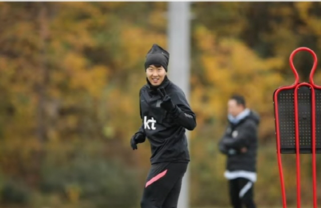 "취향저격" 손흥민 휴대폰속 최근 사진5장&플레이리스트 5곡 #패밀리맨#BTS#블랙배경화면