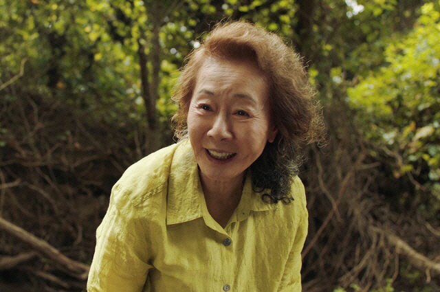 [SC할리우드]'미나리' 윤여정, 14번째 트로피 추가…美흑인 비평가협회상 여우조연상 수상