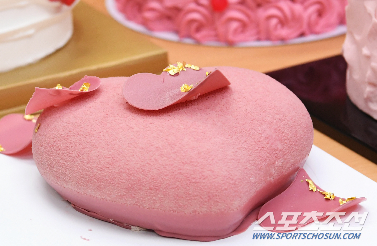 콘래드호텔 의 밸런타인데이 케이크. 송정헌 기자 songs@sportschosun.com
