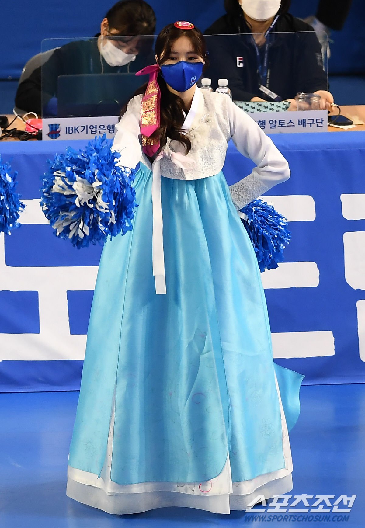 [SC영상] 치어리더 ‘설 명절 아름다운 한복 입고 멋진 공연’