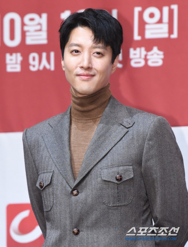 [공식] 이동건, 이혼 후 1년 만에 '트래블 바이크'로 복귀? FNC "제안받아"