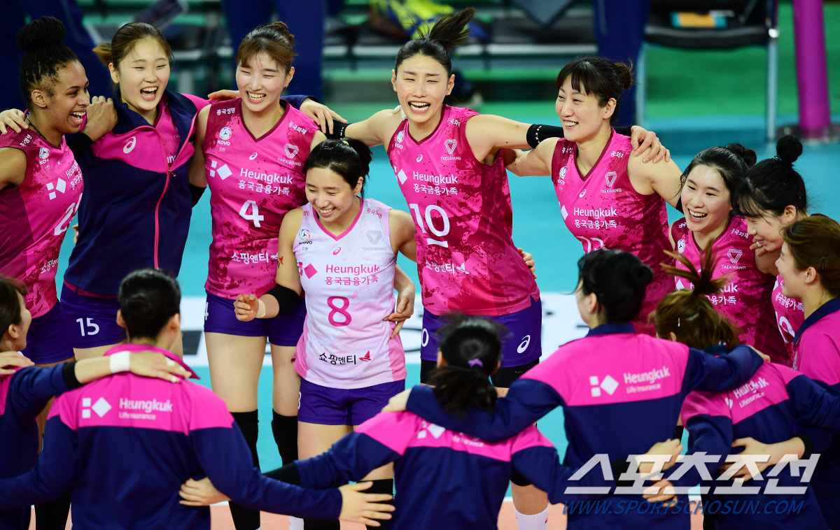 김연경 허벅지부상 걱정한 브루나, 레깅스 자랑으로 안심시킨 '식빵언니' 클라스[영상]