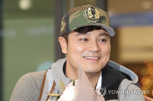 (서울=연합뉴스) 신세계그룹의 이마트 야구단이 미국프로야구 메이저리그(MLB) 베테랑 추신수(39)와 연봉 27억원에 입단 계약했다고 23일 공식으로 발표했다. 사진은 2017년 인천공항을 통해 입국하는 추신수. 2021.2.23 [연합뉴스 자료사진] photo@yna.co.kr