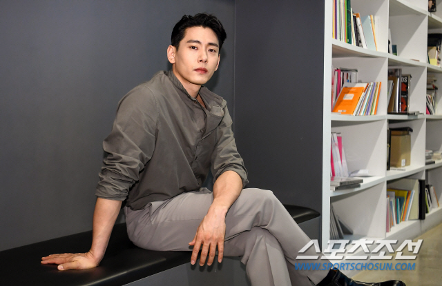 [단독]②유태오 "40세 늦깎이 신인? 늦었다고 생각한적 없어"(인터뷰)