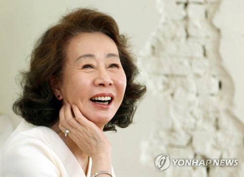 윤여정 "오스카 후보, 꿈에도 생각 못 해…축하주 해야겠다"