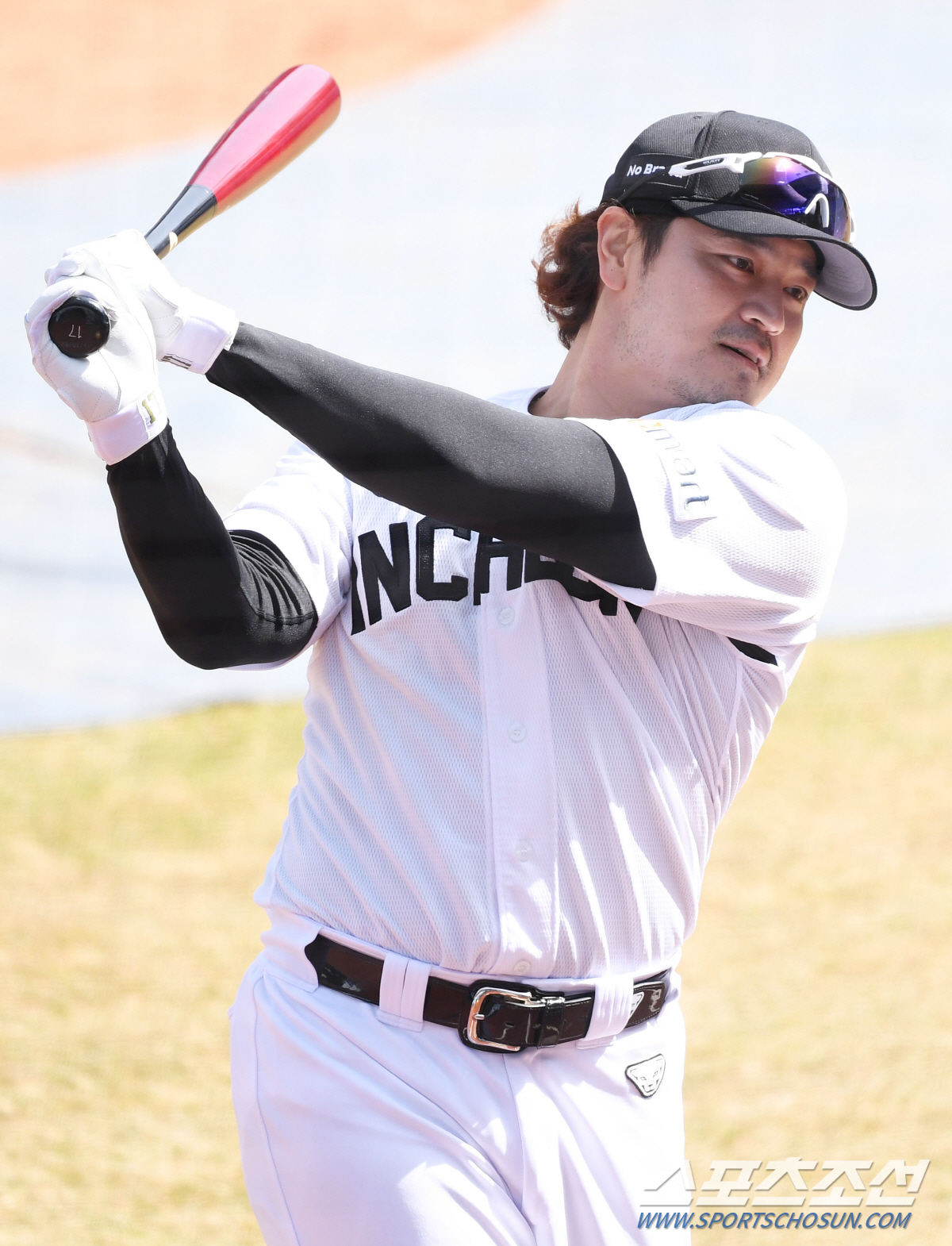 16일 대구 삼성라이온즈파크에서 삼성 라이온즈와 SSG 랜더스의 연습경기가 열린다. 경기 전 타격 훈련을 하고 있는 SSG 추신수. 대구=송정헌 기자 songs@sportschosun.com/2021.03.16/