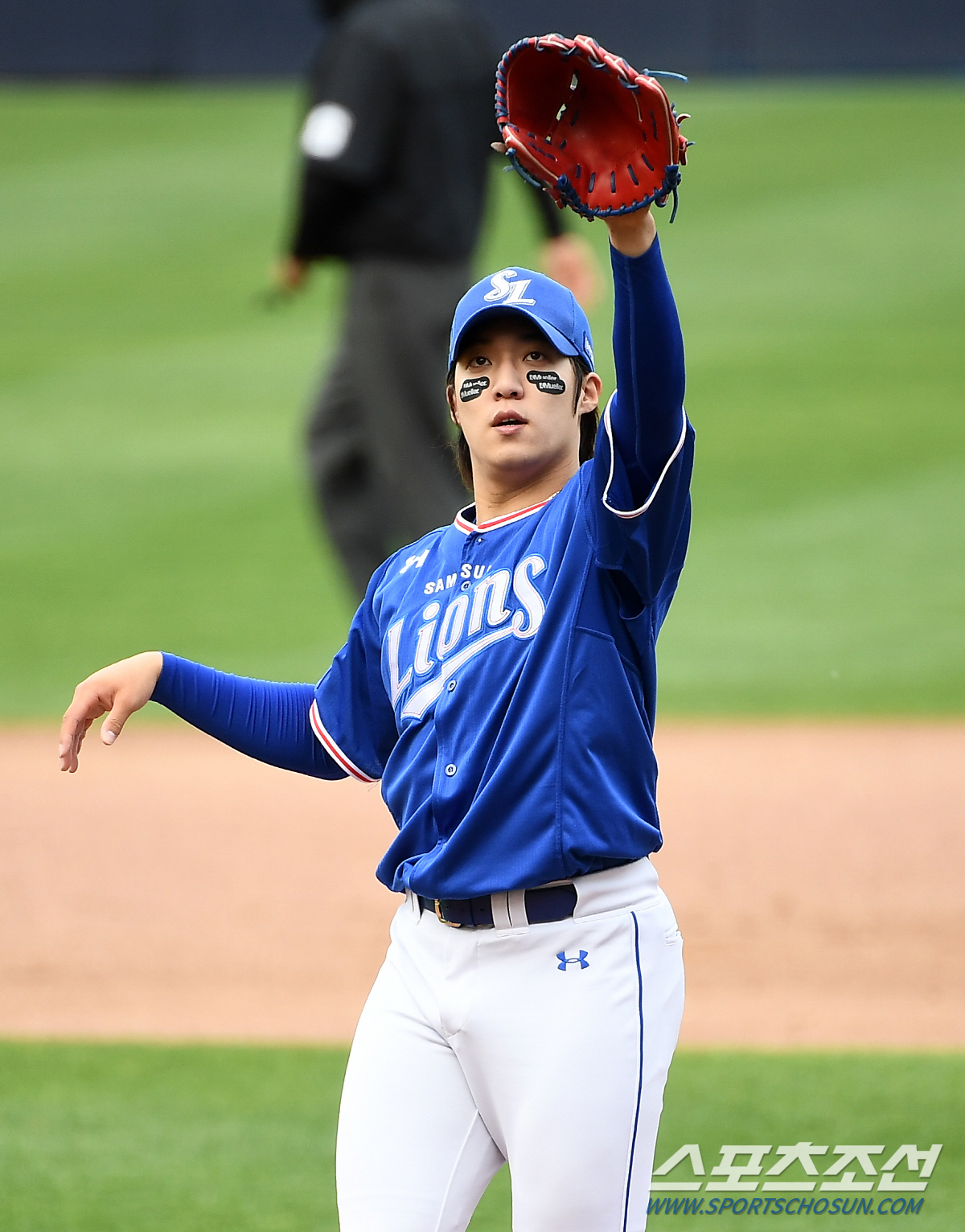 KIA 최형우 병살 처리 후 포효한 아기 사자 원태인 [광주스토리]