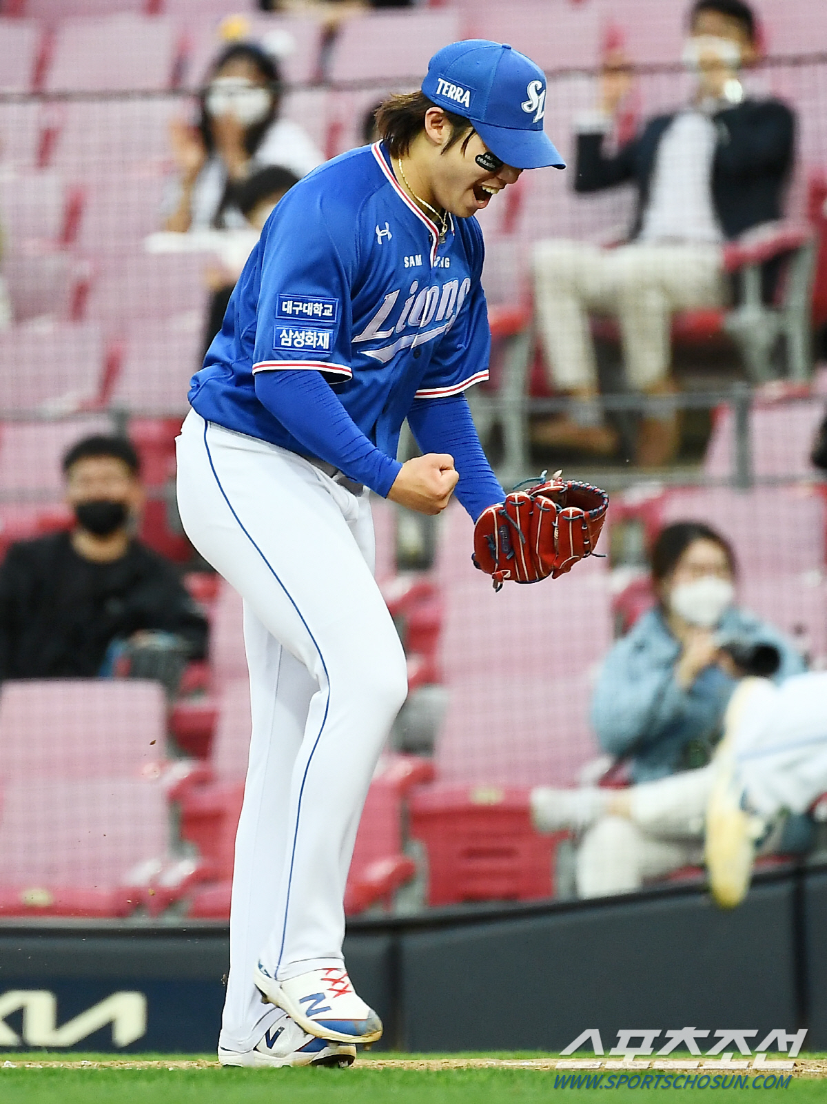 KIA 최형우 병살 처리 후 포효한 아기 사자 원태인 [광주스토리]