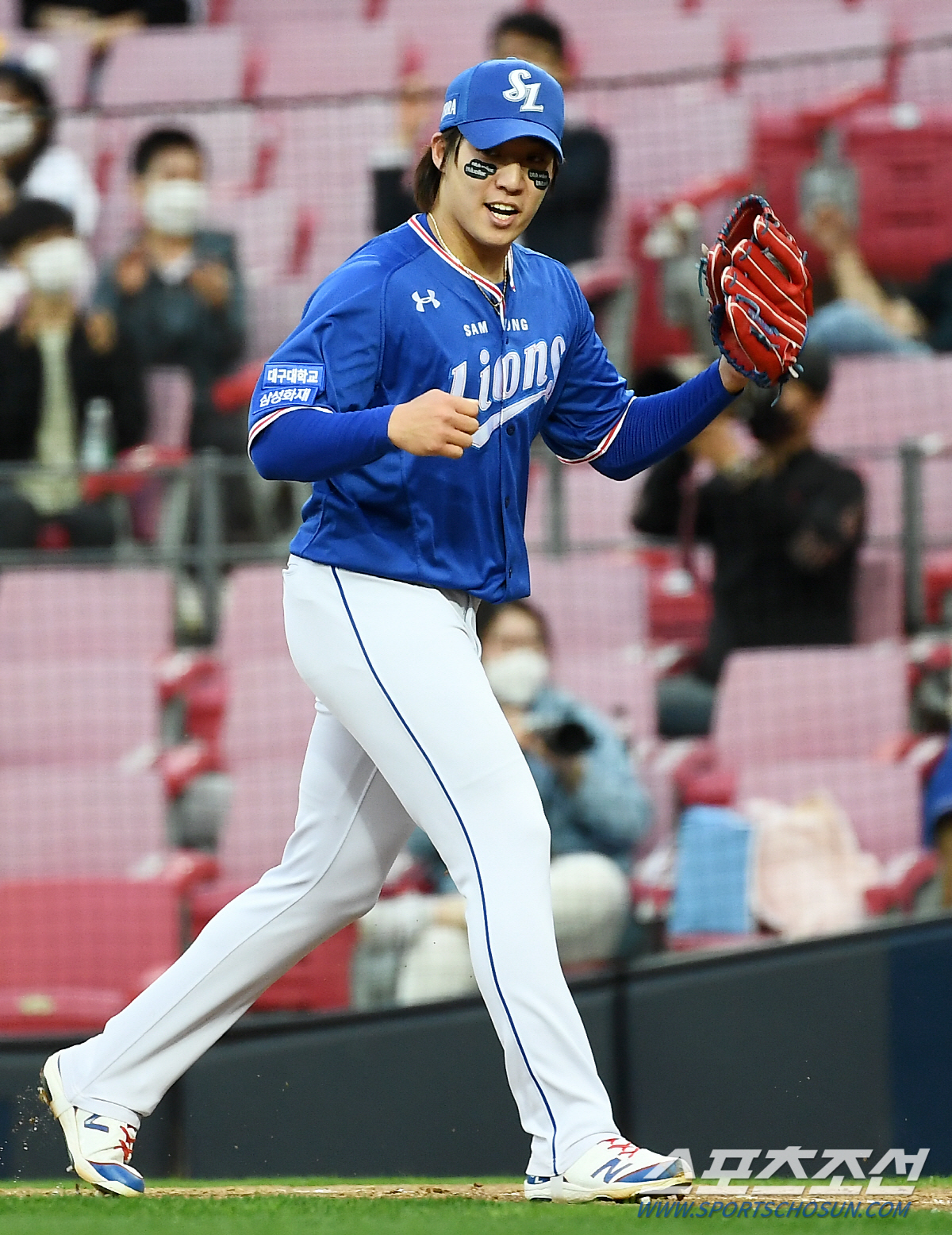 KIA 최형우 병살 처리 후 포효한 아기 사자 원태인 [광주스토리]