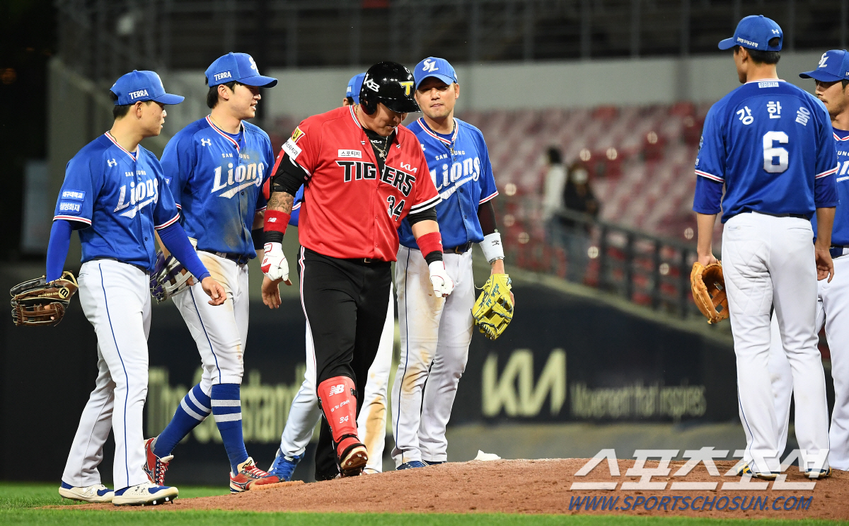 KIA 최형우 병살 처리 후 포효한 아기 사자 원태인 [광주스토리]