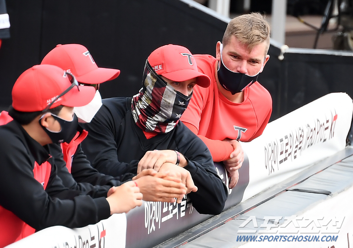 KIA 멩덴과 브룩스 ’엄마가 좋아 아빠가 좋아’ 박찬호의 선택은? [수원영상]