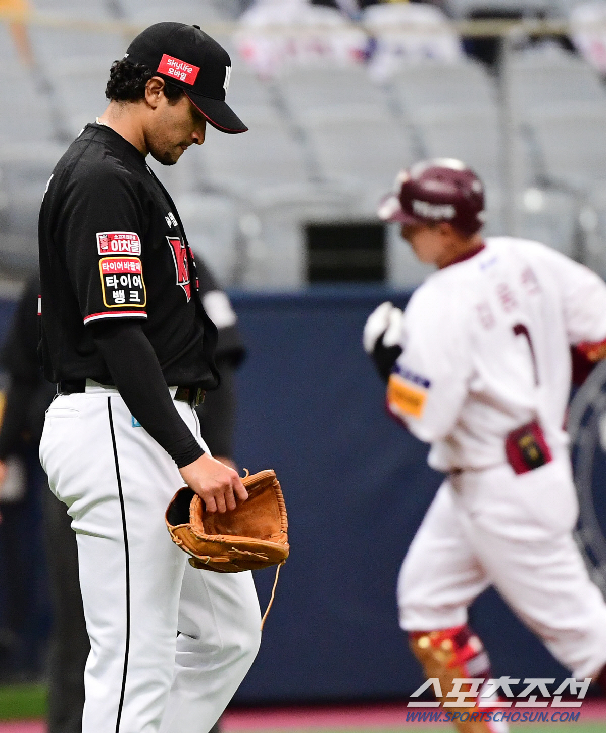 2021 KBO리그 KT 위즈와 키움 히어로즈의 경기가 5일 고척스카이돔에서 열렸다. 1회말 2사 1루 김웅빈에게 투런포를 허용한 쿠에바스. 고척=정재근 기자 cjg@sportschosun.com/2021.5.5/