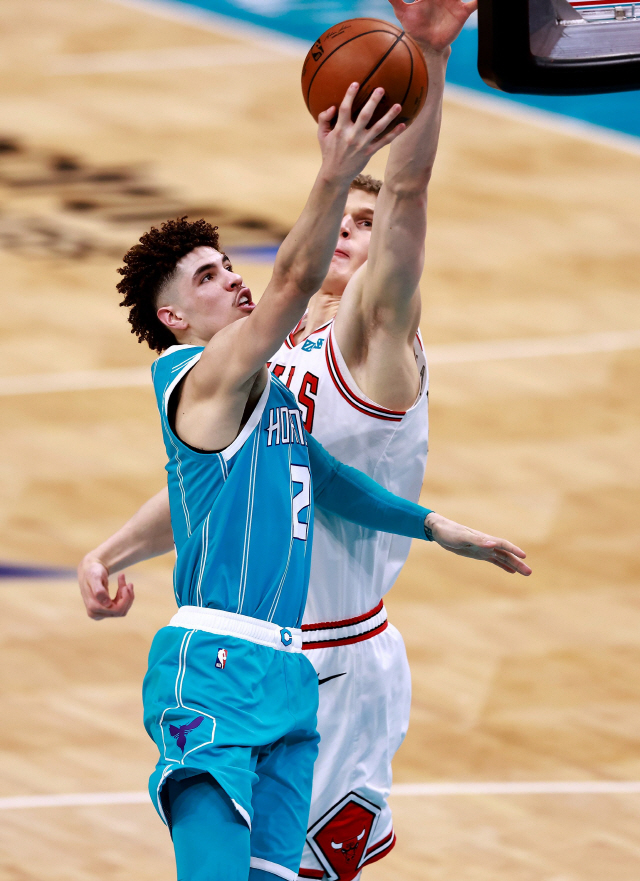 돌격대장 vs 천재 사령관. NBA 신인왕 치열한 2파전