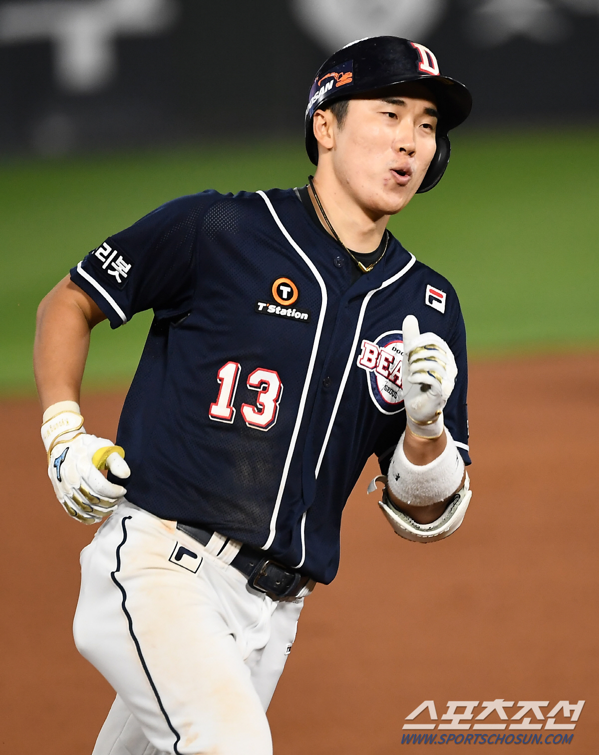 2021 KBO리그 롯데 자이언츠와 두산 베어스의 경기가 8일 부산 사직구장에서 열렸다. 8회초 2사 두산 허경민이 솔로포를 날린 뒤 그라운드를 돌고 있다. 부산=박재만 기자 pjm@sportschosun.com/2021.06.09/