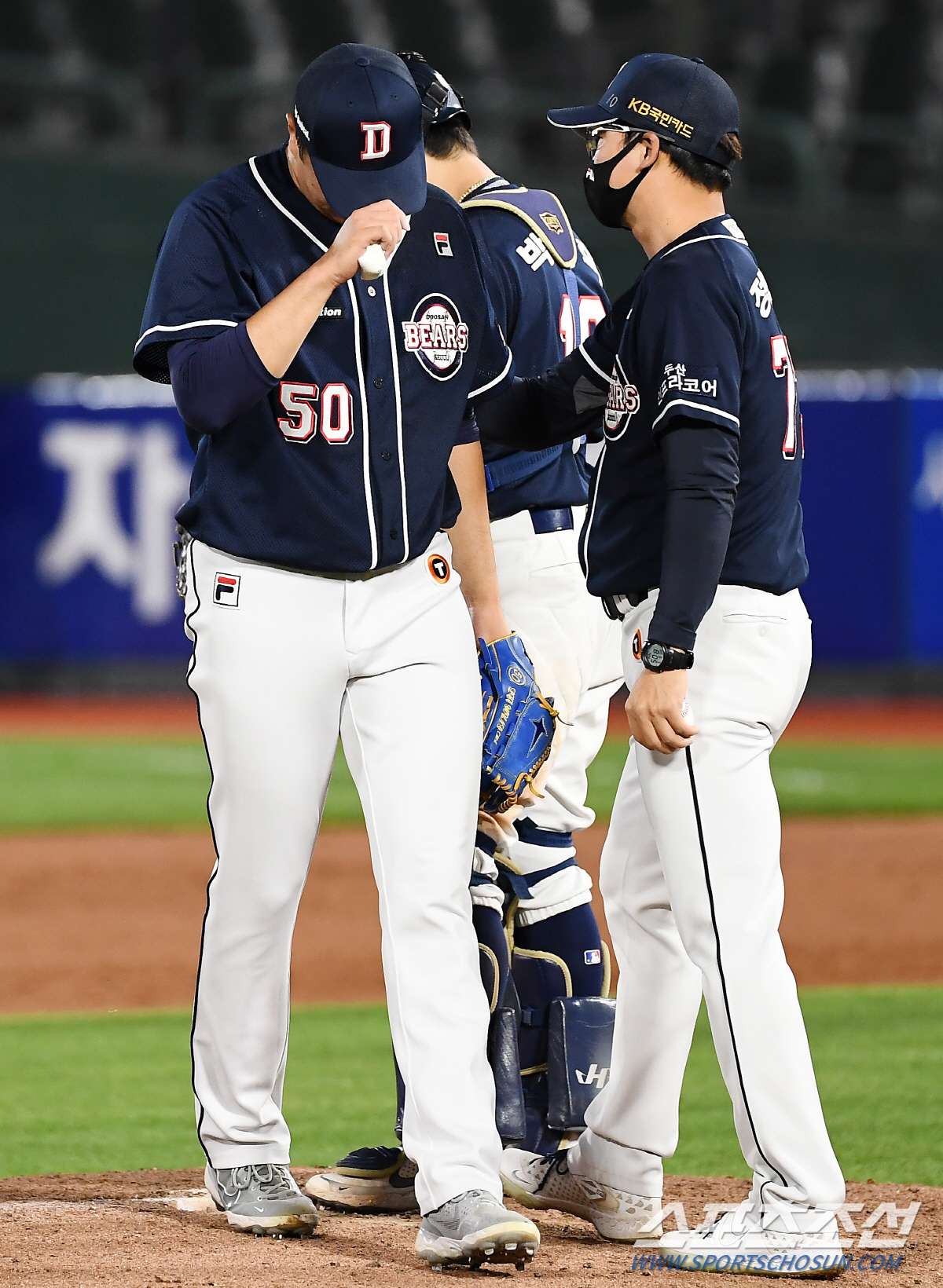 ‘문제는 제구’ 이영하, 두 달 만에 오른 마운드에서 스스로 무너졌다 [SC스토리]