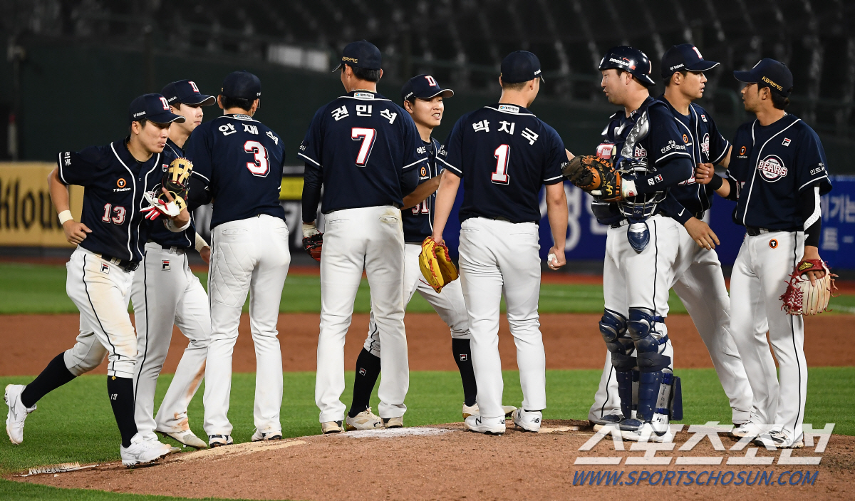‘문제는 제구’ 이영하, 두 달 만에 오른 마운드에서 스스로 무너졌다 [SC스토리]