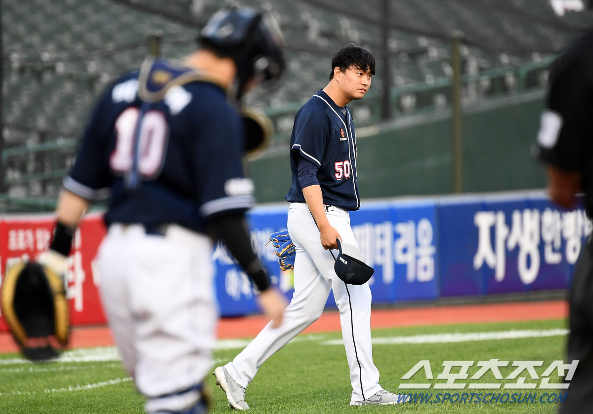 ‘문제는 제구’ 이영하, 두 달 만에 오른 마운드에서 스스로 무너졌다 [SC스토리]