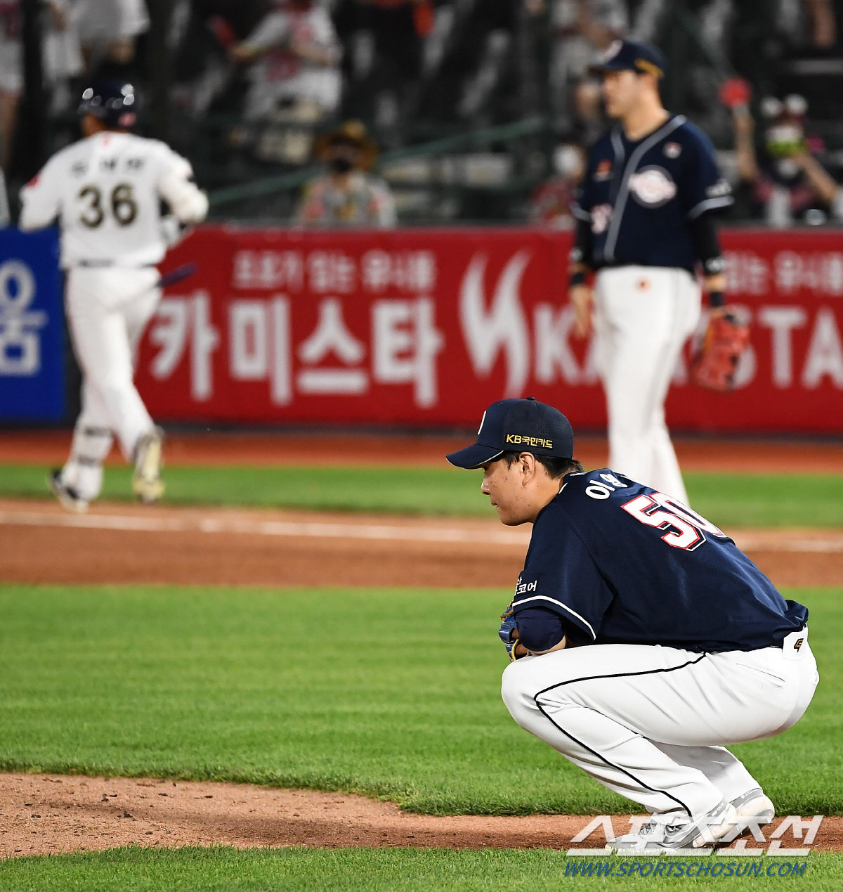 ‘문제는 제구’ 이영하, 두 달 만에 오른 마운드에서 스스로 무너졌다 [SC스토리]