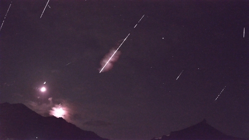 (서울=연합뉴스) 관측 최적기를 이틀 넘긴 지난 14일 저녁 강원도 인제군 인제관측소에서 관측된 페르세우스 유성우들. 2021. 8. 17 [연세대학교 천문우주학과 제공]