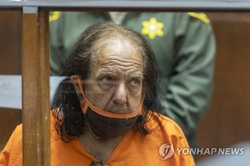 미 68살 성인물 배우, 여성 21명 성폭행…"330년 징역형 가능"