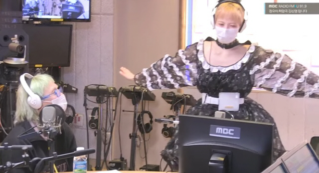 현아, 생방송 중 '꼬르륵' 소리에 당황...♥던과 '스우파'급 안무 경쟁 고백 ('정희')[종합]