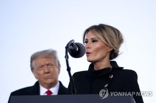 "백악관 머물던 `은둔의 영부인` 멜라니아 별명은 라푼젤"