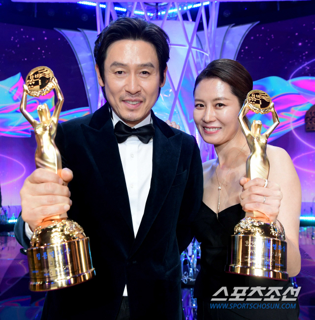 설경구-문소리, '오아시스' 이후 19년 만에 청룡영화상 주연상으로 재회