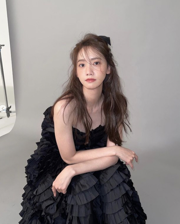 윤아, 실제 보면 이런 느낌..동그란 어깨+살짝 숙인 가슴 '미모 미쳤다'