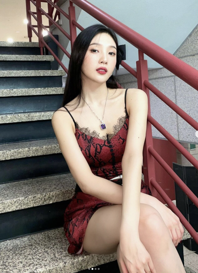 조이♥크러쉬, 은밀한 커플 사진 급속 확산..조이 비밀 계정 해킹 당했나