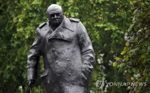 독일공군의 런던 공습…처칠의 눈으로 본 2차대전