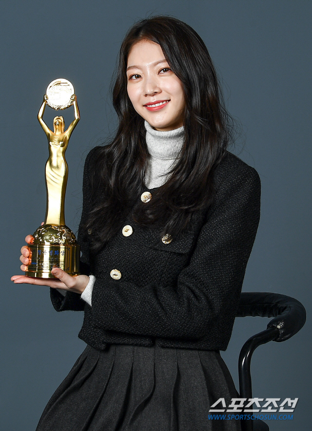 [단독] "동생 정연에게 멋진 언니 돼"…공승연, 20대 마지막 그리고 서른의 시작점 청룡(청룡영화상)