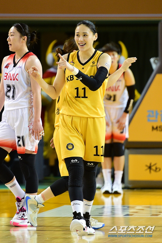 WKBL 후반기 탄생 임박한 대기록들, 뭐가 먼저 달성될까