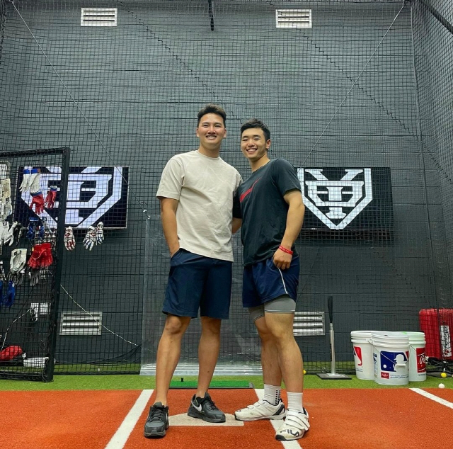 김동욱 대표와 김서진(왼쪽부터). 사진제공=야바 베이스볼