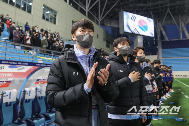 [U19 친선경기] 5대1 승리 한국 김은중 감독, "아직 완벽하지 않아. 더 완성도 있게 만들겠다."